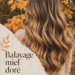 Une femme avec un balayage doré miel éblouissant qui souligne son style naturel.