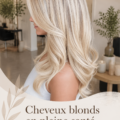 Femme aux cheveux blonds brillants prenant soin de sa chevelure avec des produits naturels.