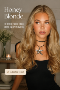 Femme avec des cheveux teintés Honey Blonde, affichant une couleur éclatante au printemps.