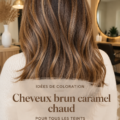 Cheveux bruns caramel avec reflets chauds qui illuminent le visage.
