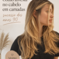 Une femme avec une coupe de cheveux à couches tendance inspirée des années 90.