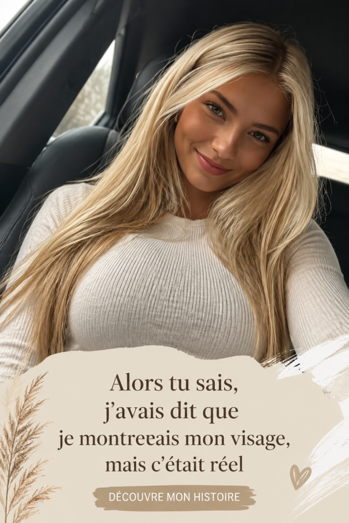 Un portrait d'une personne souriante montrant son visage avec fierté.