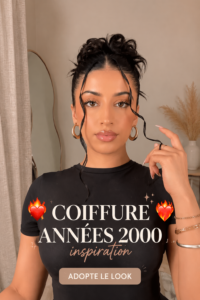Coiffure Y2K colorée avec des accessoires tendance des années 2000.