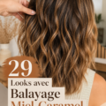 Balayage miel caramel sur des cheveux bruns, donnant une apparence lumineuse et naturelle.