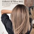 Photo d'une femme avec des cheveux blond cacao illuminés au soleil