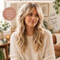 Coiffure champagne blonde avec babylights pour un éclat lumineux